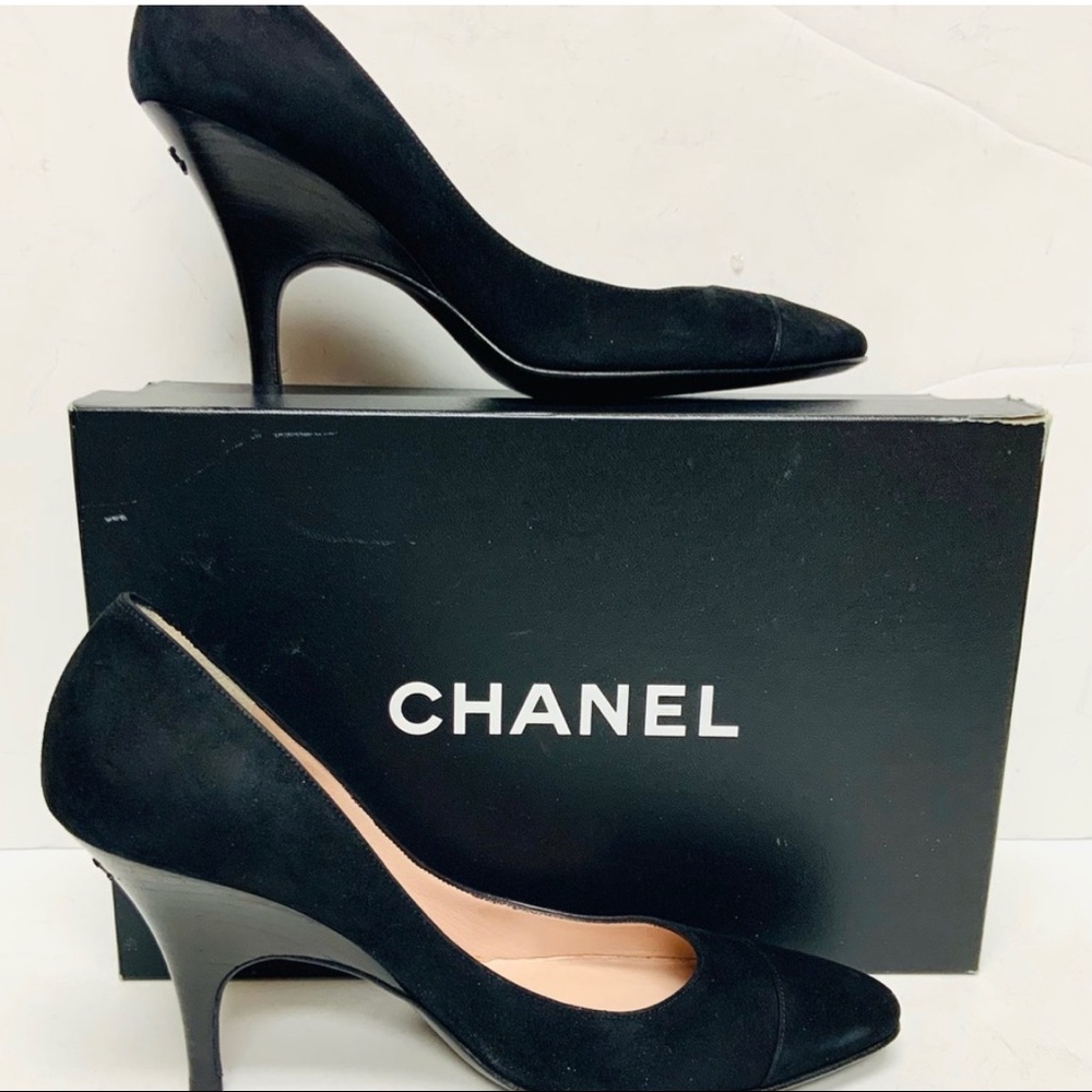 Chanel black suede pumps 2004 Karl Lagerfeld - Picture 2 of 14